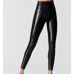 Carbon38 High Waist 7/8 Length Takara Legging